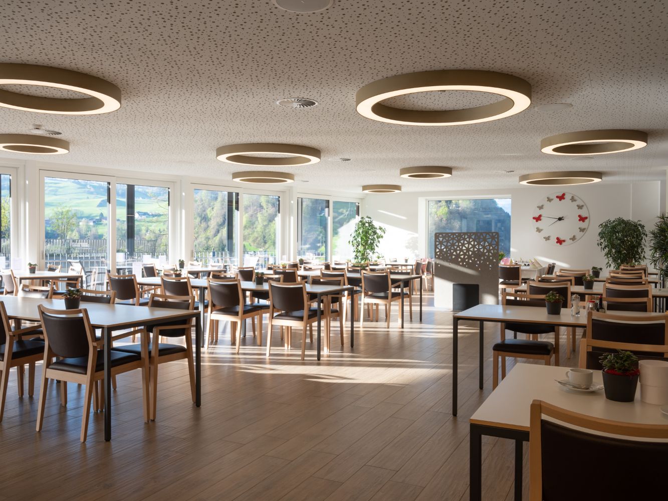 mesch-berghof_cafeteria-3_web.jpg