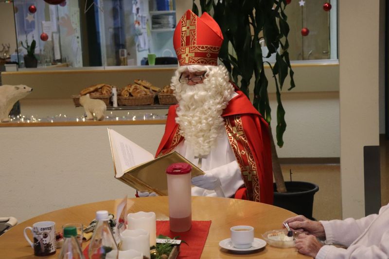 Samichlaus-Besuch im Restaurant und auf den Abteilungen